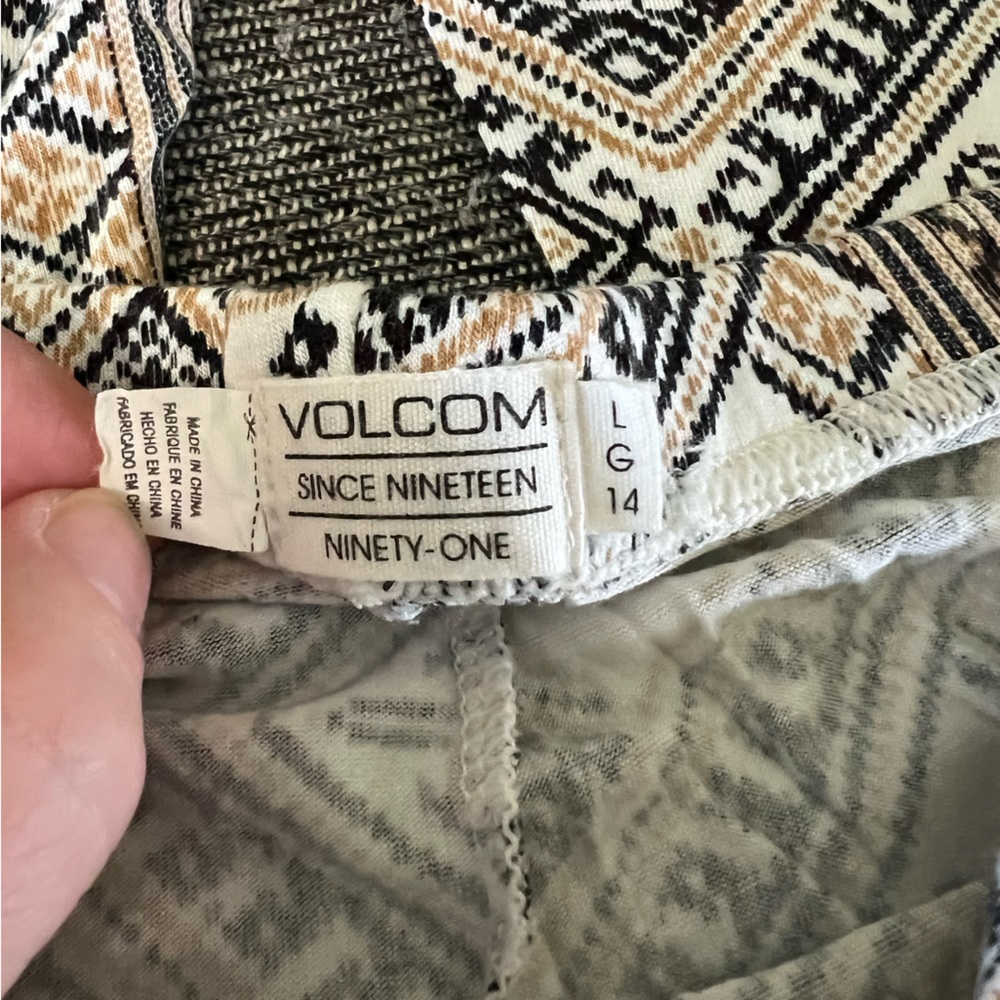 Volcom Large Patterned Stretch Flare Pants - Picture 4 of 4